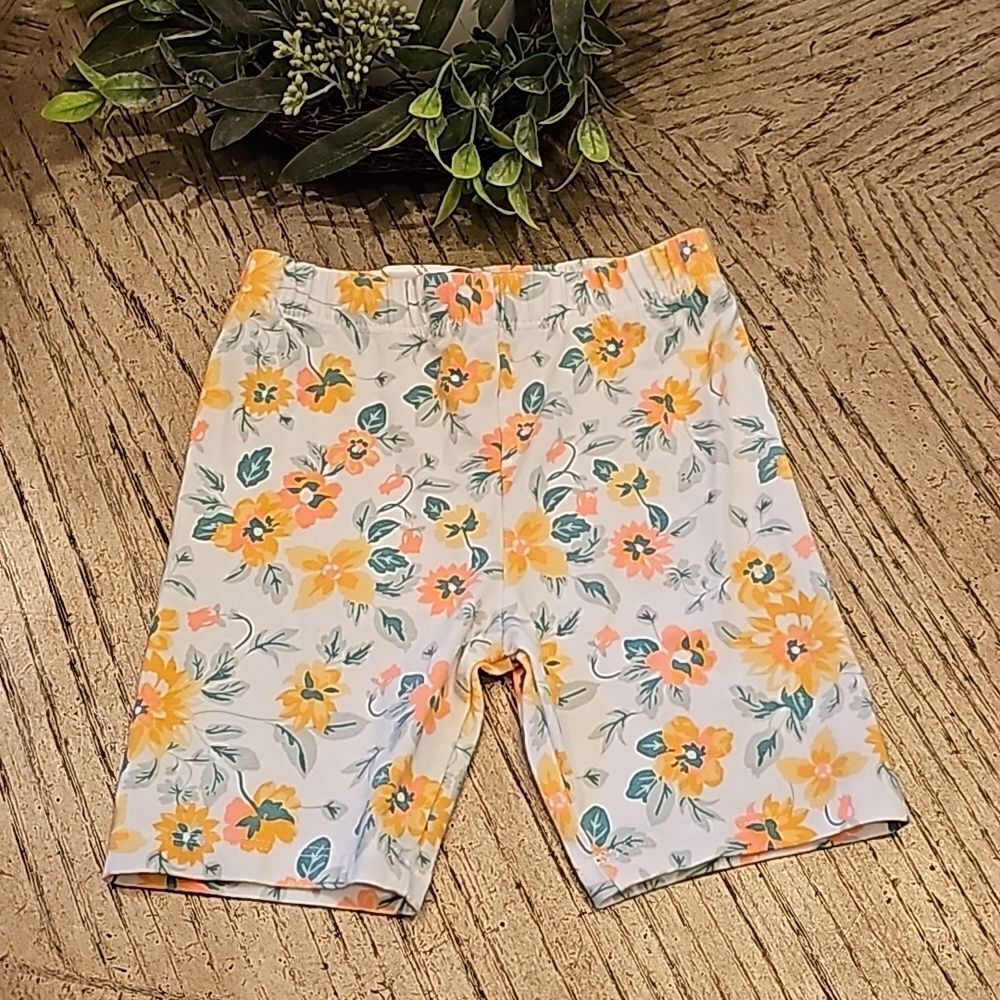 Girls floral spandex shorts size 5 new condition